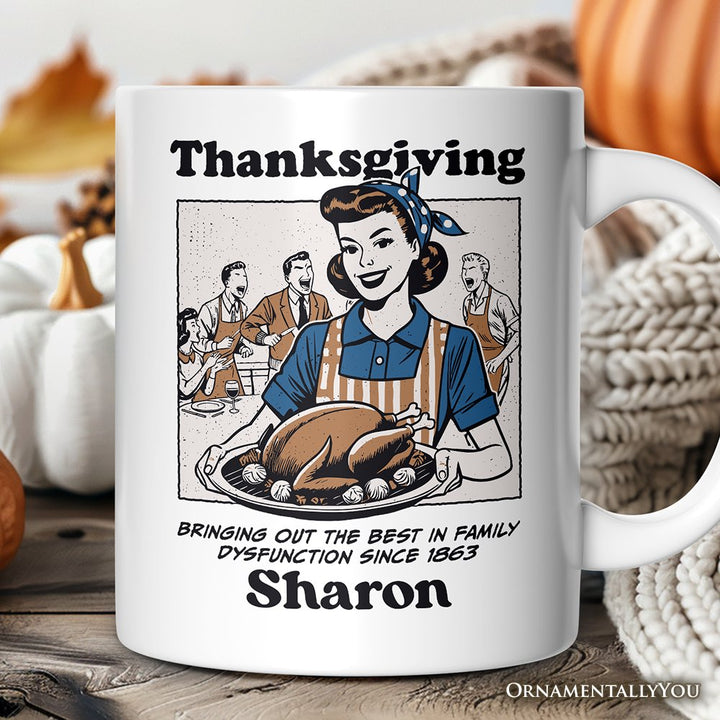 Taza retro personalizada con texto en inglés "Acción de Gracias por la Disfunción Familiar", regalo divertido y sarcástico con nombre personalizado.