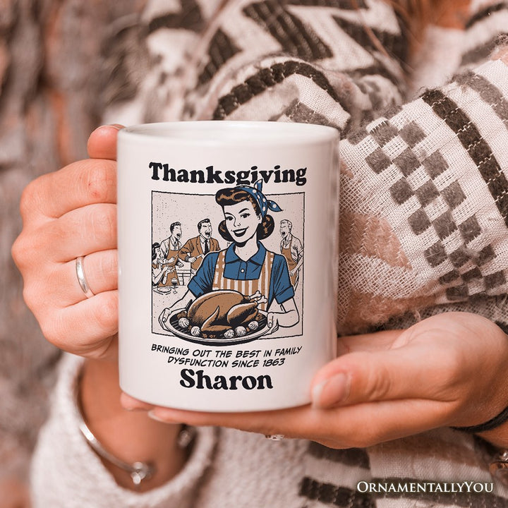 Taza retro personalizada con texto en inglés "Acción de Gracias por la Disfunción Familiar", regalo divertido y sarcástico con nombre personalizado.