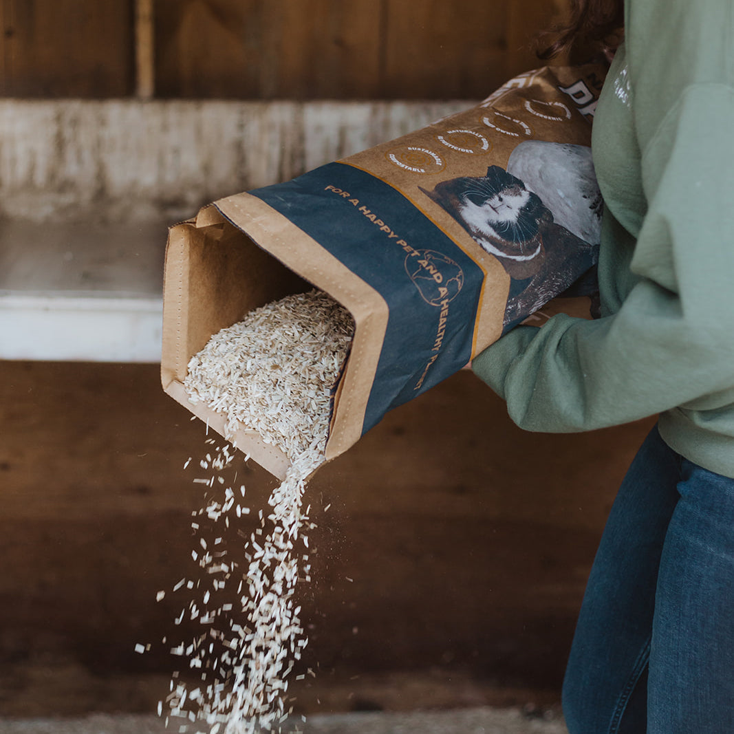 Premium hemp pet bedding in a 33lb bag, eco-friendly and low dust, ideal for chickens and other pets.