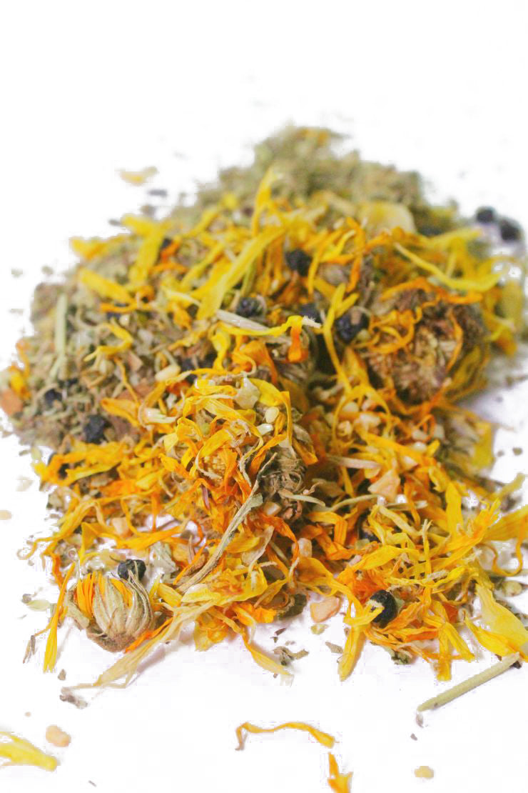 StrongHen Herbal Nesting Box Blend by Dahlia Pets – natural aromatic herbs for chicken coops, featuring dried yellow and gre