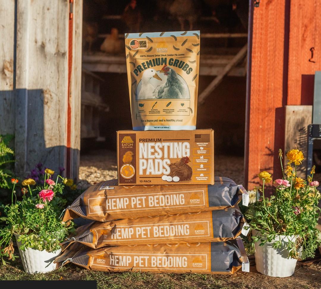 Premium Chicken Coop Bundle - Hemp Bedding, Nesting Pads & Grubs