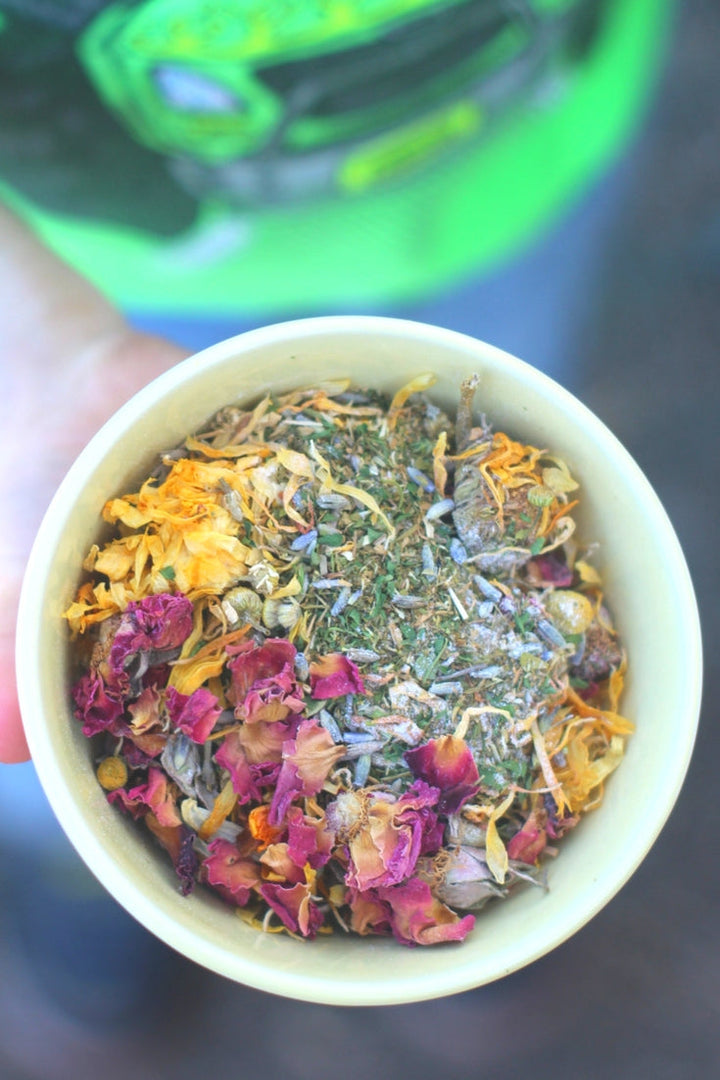 Natural Nesting Herbs for Chickens - Chamomile, Lavender & Rose