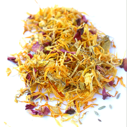 Dried calendula and herbal blend for chickens, natural digestive support by Dahlia Pets.