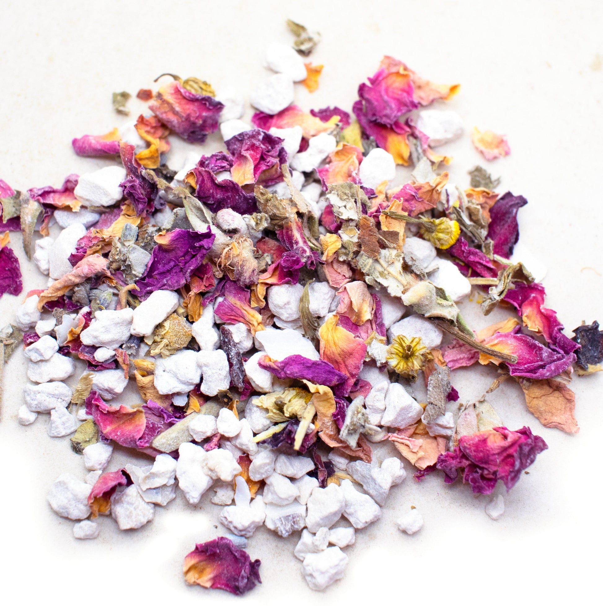 Herbal oyster shells and dried herbs blend for chicken calcium supplement by Dahlia Pets