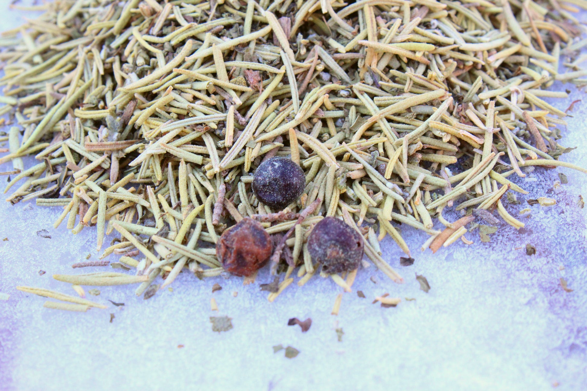 Dried herbal blend for chickens featuring rosemary and juniper berries by Dahlia Pets, ideal for coop health.