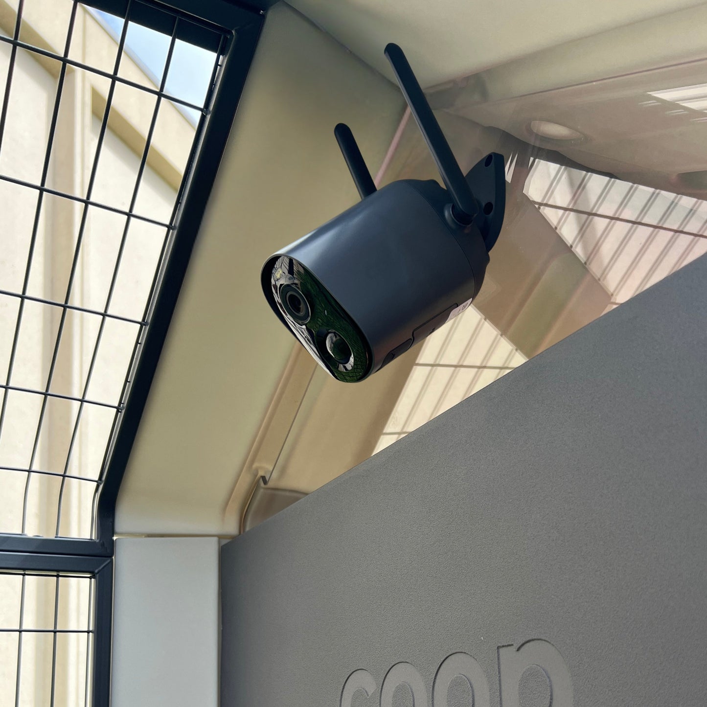 Gallinero inteligente automatizado + corral de acero - Cámaras con IA y control por app